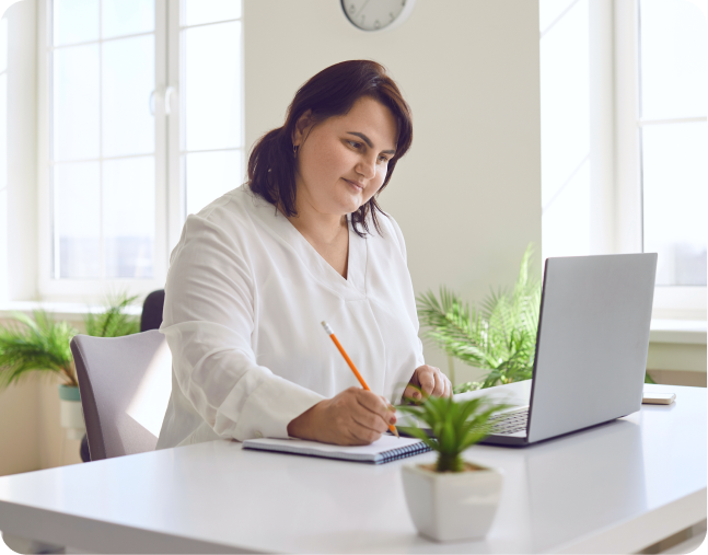 Lekarz specjalista ds. otyłości podczas wizyty kontrolnej z pacjentem